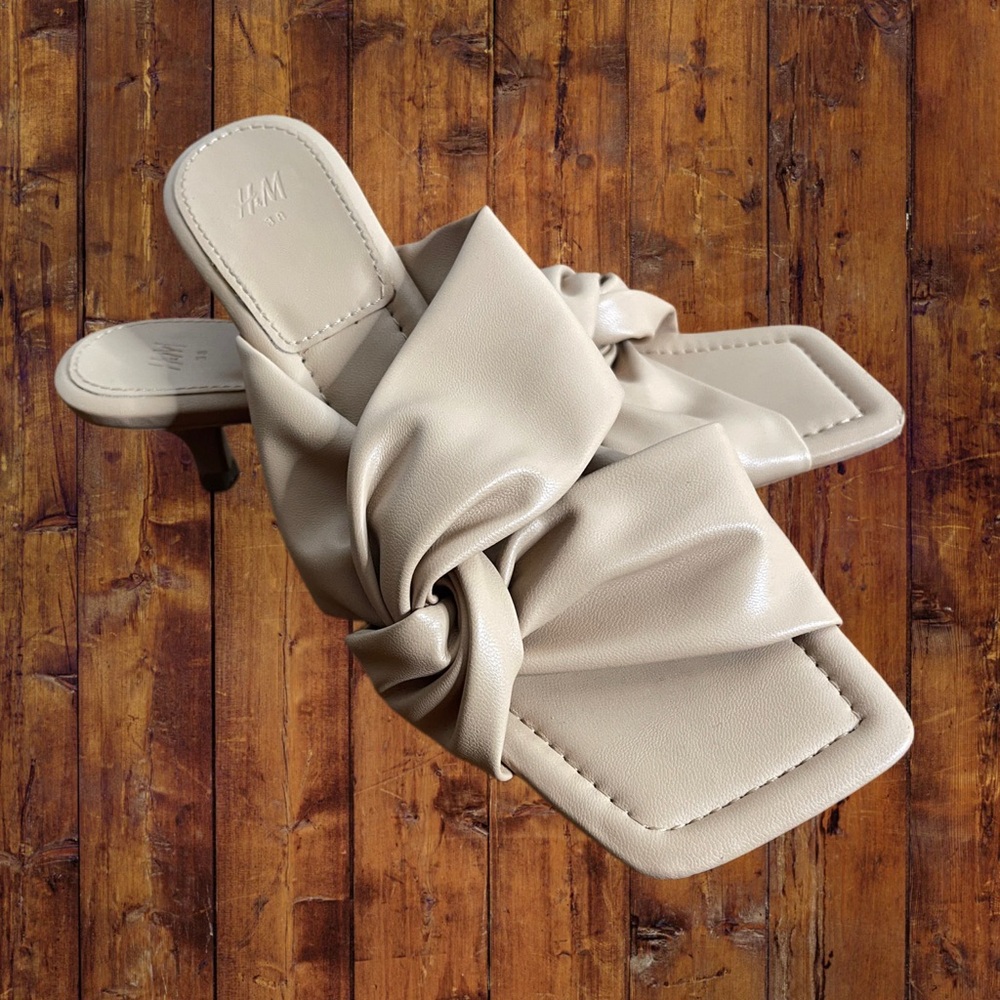 H&M beige knotted sandals in size 7 Soft faux leather with a trendy twist detail